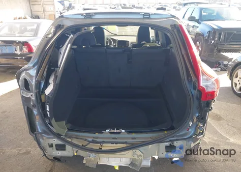 2017 Volvo Xc60 T6 Dynamic z USA, uszkodzony, nr VIN YV449MRR6H2063777